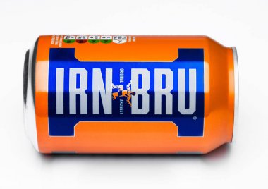 Londra, İngiltere - 15 Şubat 2017: Olabilir, Irn-Bru limonata soda içki beyaz. Barr, İskoçya, Birleşik Krallık tarafından üretilen