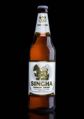 Londra, İngiltere - 15 Şubat 2017: Siyah Singha şişe bira, Singha bira Tayland, Rayong, Tayland en popüler