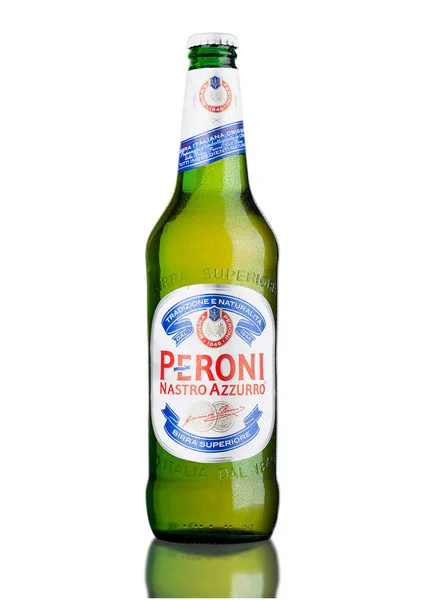 Лондон, Великобританія - 15 березня 2017: Холодна пляшку пива Peroni. Заснована н містечко Віджевано, де збереглися Італії в 1846 році. — стокове фото