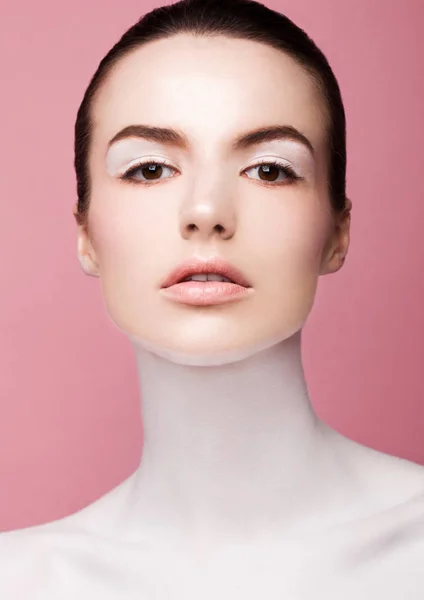 Piękna modelka z białej skóry makijaż — Zdjęcie stockowe