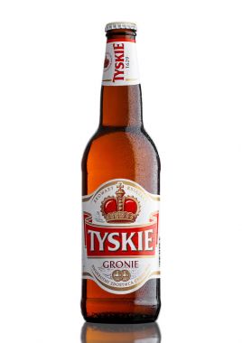 Londra, İngiltere - 23 Şubat 2017: Beyaz Tyskie şişe bira. yskie bira ilk 1629 demlenmiş ve Polonya bulunuyor.