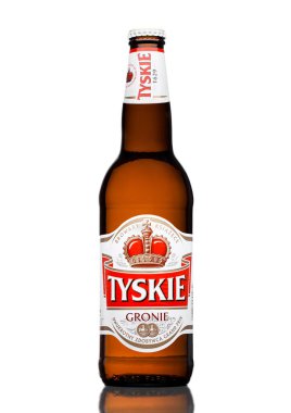 Londra, İngiltere - 23 Şubat 2017: Beyaz Tyskie şişe bira. yskie bira ilk 1629 demlenmiş ve Polonya bulunuyor.