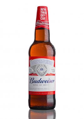 Londra, İngiltere - 21 Mart 2017: Şişe, Budweiser bira kap beyaz üzerinde kapalı yeni twist. İlk 1876 yılında tanıtılan bir Amerikan lager.