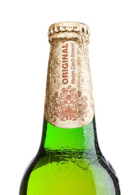 Londra, İngiltere - 30 Mart 2017: Budweiser Budvar şişe bira üstünde beyaz, bir Çek Cumhuriyeti en yüksek satış bira.