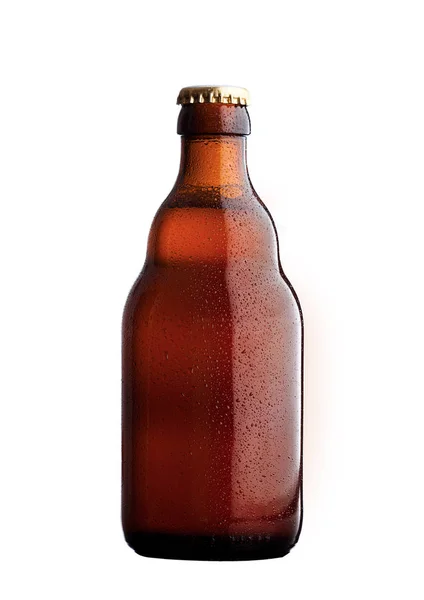Bottiglia di birra in vetro marrone con tappo giallo isolato — Foto Stock