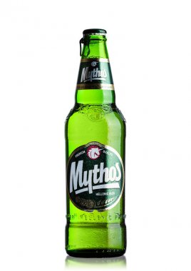 Londra, İngiltere - 15 Şubat 2017: Mythos şişe bira beyaz. Mythos bira firma tarafından üretilen, popüler marka 1997 yılında başlatılan.