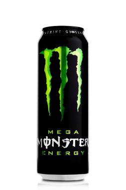 Londra, İngiltere - 12 Nisan 2017: Bir kutu Monster Energy Drink beyaz. 2002 yılında tanıtılan canavar şimdi 30'dan fazla farklı içecekler yüksek kafein içeriği vardır.