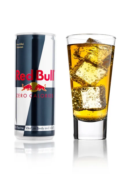 LONDON, UK - APRIL 12, 2017: Can of Red Bull Energy Drink Zero Calories with glass and ice cubes on white background. Red Bull is the most popular energy drink in the world. — Stockfoto