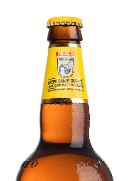 LONDRES, Reino Unido - MAIO 15, 2017: Garrafa de cerveja KEO lager sobre branco. Cerveja de Chipre . — Fotografia de Stock