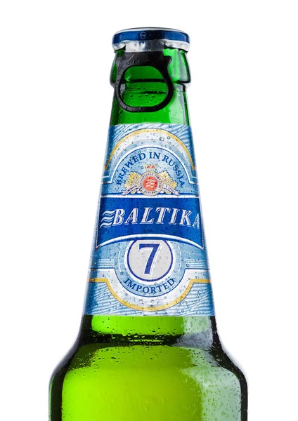 LONDRES, Reino Unido - 15 de mayo de 2017: Una botella de cerveza Lager número siete en blanco. jalá es la segunda empresa cervecera más grande de Rusia . — Foto de Stock
