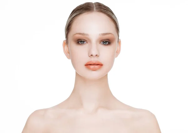 Skönhet mode modell med naturlig makeup hudvård — Stockfoto