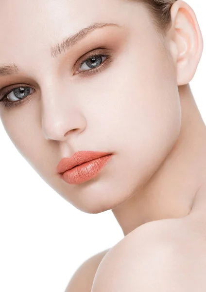 Modèle de mode beauté avec soin naturel de la peau de maquillage — Photo