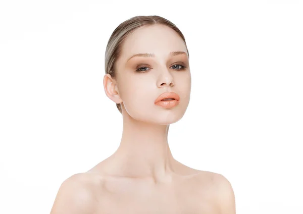 Ομορφιά μόδα μοντέλο με φυσικό μακιγιάζ περιποίηση του δέρματος — Φωτογραφία Αρχείου
