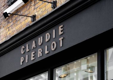 Londra, İngiltere - 02 Haziran 2017: Claudie Pierlot moda outlet mağazası Londra.
