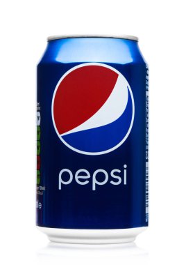 Londra, İngiltere - 9 Haziran 2017: Alüminyum Pepsi Cola meşrubat beyaz olabilir. Amerikan çokuluslu gıda ve içecek şirketi