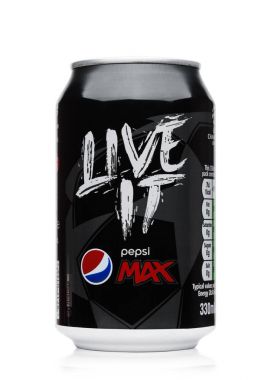 Londra, İngiltere - 9 Haziran 2017: Alüminyum Pepsi Cola Max alkolsüz içecek beyaz olabilir. Amerikan çokuluslu gıda ve içecek şirketi