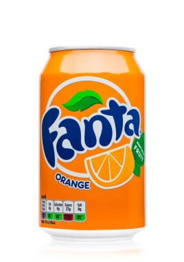 Londra, İngiltere - 9 Haziran 2017: Alüminyum kutu Fanta portakallı soda içecek Coca-Cola şirketi tarafından white.produced üzerinde.