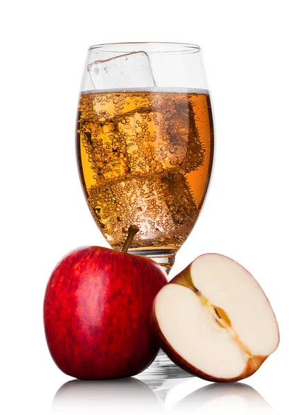 Glass with ice of apple cider with fresh apple — Stock Photo, Image