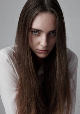 Genç güzel manken ile modeli test