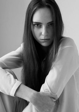 Genç güzel manken ile modeli test