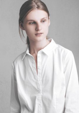 Genç güzel manken ile modeli test