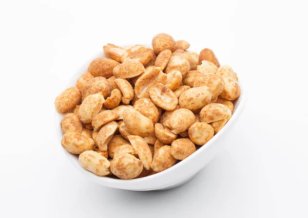 Snack de cacahuetes salados en tazón blanco —  Fotos de Stock