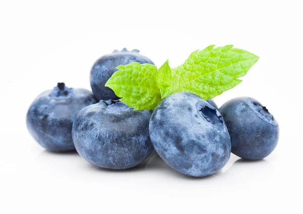 Blueberry organik segar dengan daun mint — Stok Foto