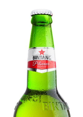 Londra, İngiltere - 24 Eylül 2017: Endonezya Bintang şişe Lager bira üzerinde beyaz izole