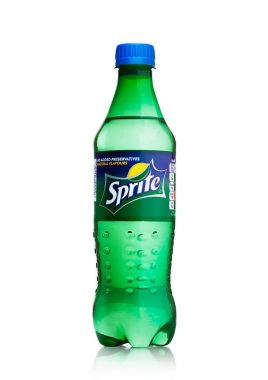 Londra, İngiltere - 12 Nisan 2017: beyaz izole Sprite şişe içki. Sprite limon benzeri aromalı içecek Coca Cola Company tarafından üretilen olduğunu.