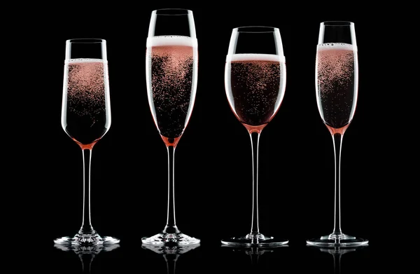 Kieliszki do szampana róża z pęcherzyków na czarny — Zdjęcie stockowe