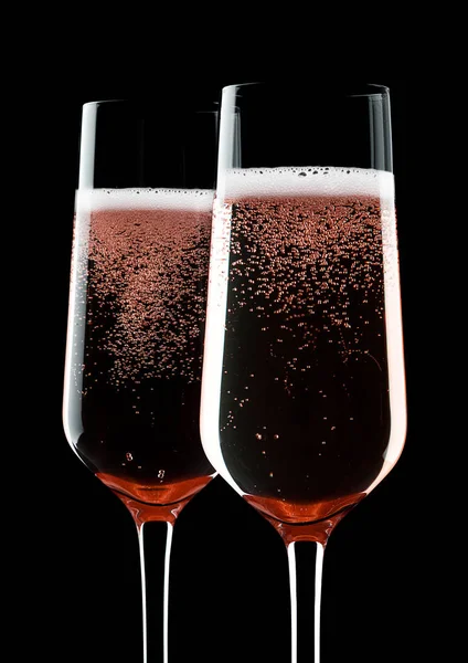 Champagne rosa vasos con burbujas en negro —  Fotos de Stock