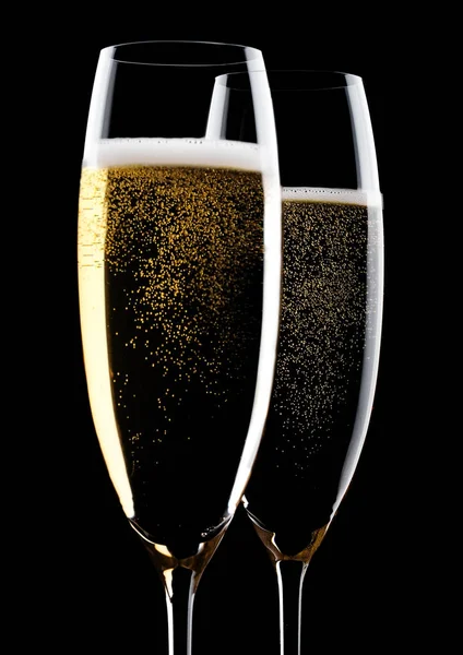 Champagne glasses with bubbles with reflection — Stock Photo, Image