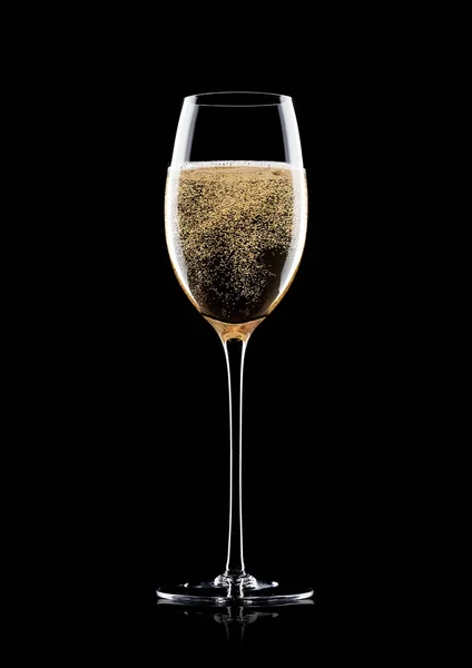 Champagne glass with bubbles with reflection — Stock Photo, Image