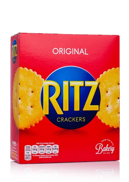 A box Ritz Crackers. Introduced in 1934 by Nabisco, the circular crackers are lightly salted with scalloped edges. — Stock Photo, Image