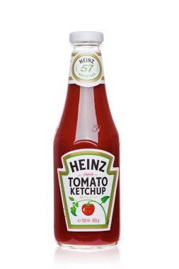 Londra, İngiltere - 03 Kasım 2017: Bir şişe Heinz ketçap beyaz.