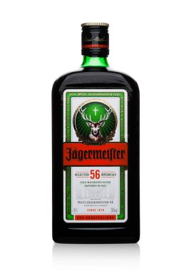 Londra, İngiltere - 03 Kasım 2017: Şişe Jagermeister beyaz. Alman digestif 56 otlar ve baharatlar ile yapılan.
