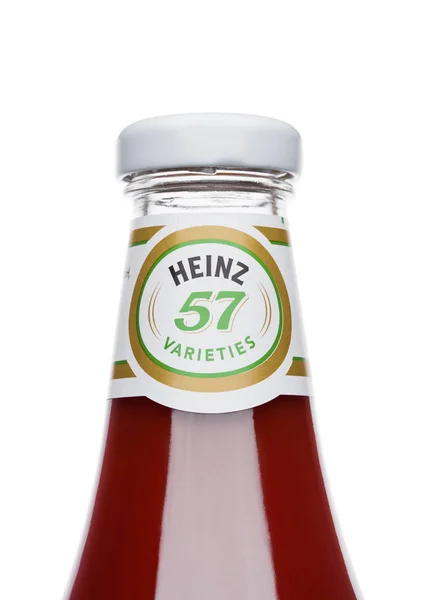 LONDRA, UK - NOVEMBRE 03, 2017: Una bottiglia di Heinz Ketchup su bianco . — Foto Stock
