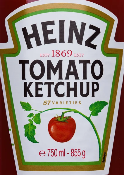 LONDRES, Reino Unido - 03 DE NOVIEMBRE DE 2017: Etiqueta de Heinz Ketchup en blanco . —  Fotos de Stock
