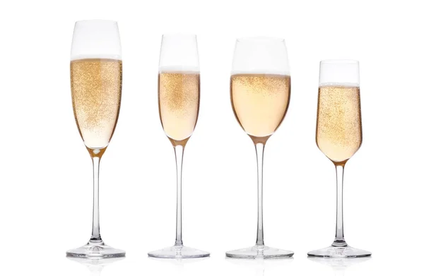 Champagneglas med bubblor på vit — Stockfoto