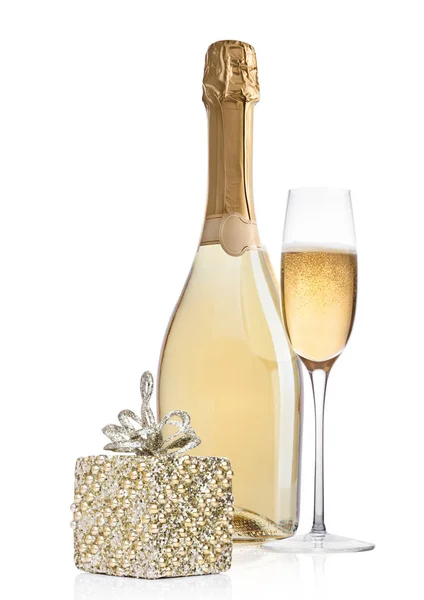Bouteille de champagne en verre avec décoration de Noël — Photo