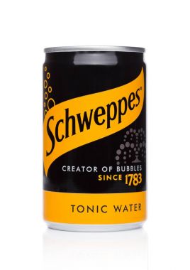 Londra, İngiltere - 10 Kasım 2017: Schweppes teneke tonoc su zevkinize beyaz. Dr Pepper Snapple grup Schweppes marka geçerli sahibidir.