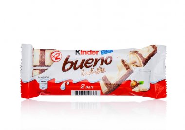 Londra, İngiltere - 17 Kasım 2017: Beyaz Kinder çikolata bueno. Kinder barlar 1946 yılında kurulan Ferrero tarafından üretilen.