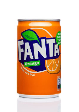 Londra, İngiltere - 17 Kasım 2017: Fanta biraz meşrubat beyaz olabilir. Fanta popüler Meyve aromalı gazlı Coca-Cola şirketi tarafından oluşturulan meşrubat olduğunu.