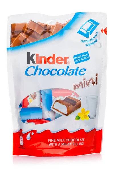 Londra, İngiltere - 17 Kasım 2017: Kinder mini çikolata beyaz. Kinder barlar 1946 yılında kurulan Ferrero tarafından üretilen. — Stok fotoğraf