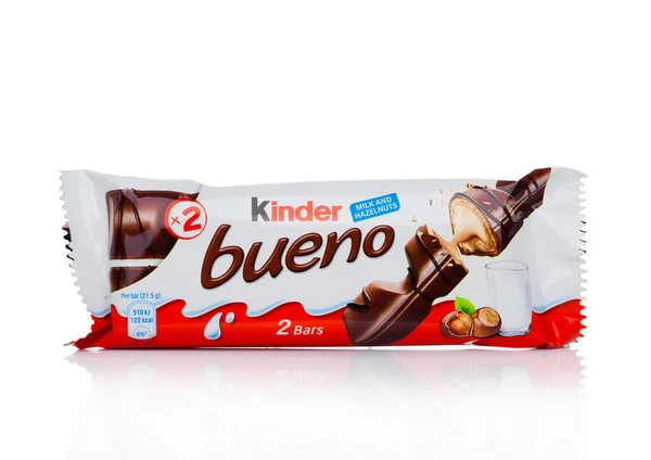 Londýn, Uk - 17 listopadu 2017: Kinder čokolády bueno na bílém pozadí. Kinder pruhy vznikají Ferrero, založená v roce 1946. — Stock fotografie