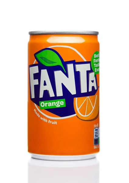 LONDRES, Reino Unido - 17 de noviembre de 2017: Fanta poco puede refrescar en blanco. Fanta es un popular refresco carbonatado con sabor a fruta creado por la compañía Coca-Cola. . —  Fotos de Stock