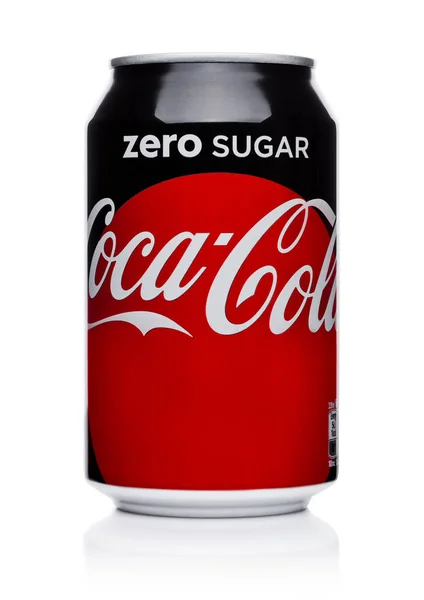 LONDON, Inggris - 17 November 2017: Aluminium dapat berwarna putih dari Zero Coca-Cola. Coca-Cola adalah salah satu produk soda paling populer di dunia. . — Stok Foto