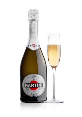 Londra, İngiltere - 24 Kasım 2017: Şişe ve bardak beyaz köpüklü şarap Martini Asti. İtalya'da üretilen
