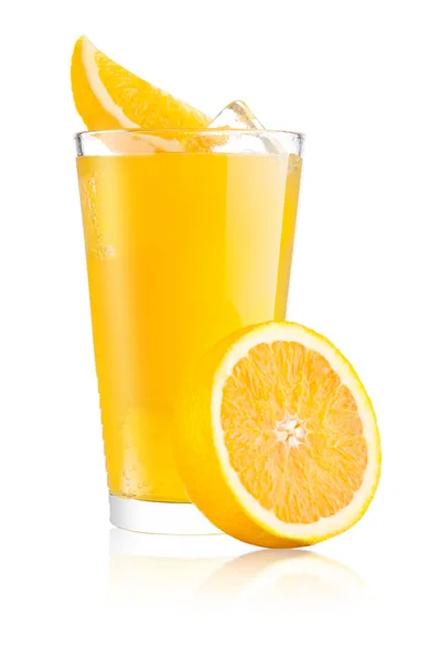 Glas med orange soda dricka och isbitar — Stockfoto