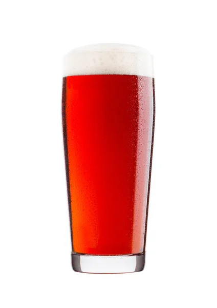 Kaltes Glas rotes Bitterbier mit Schaum und Tau — Stockfoto